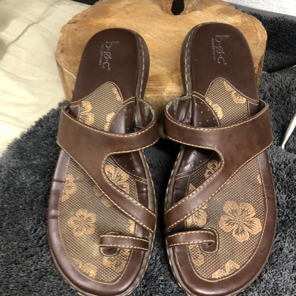 b.o.c brown thong sandals size 9 women